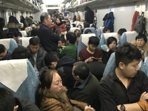 11 个人开火车的视频 56 分钟：一场惊险刺激的火车之旅